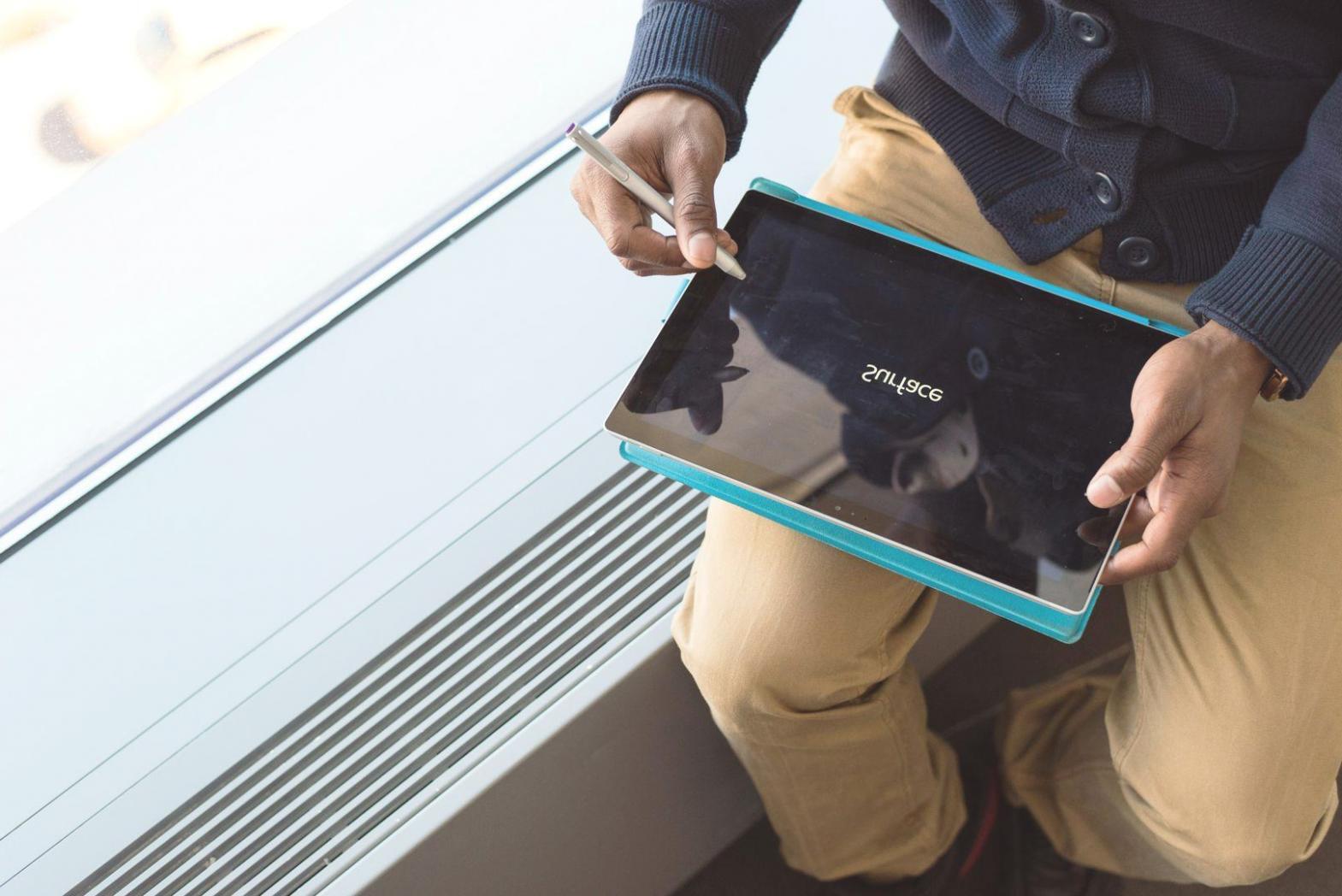 Análisis detallado de documentos financieros y reportes